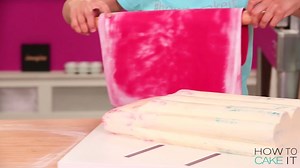 Happy #CreamsicleDay 😎🤗YoYos!! 🎉🍭🍦Did you know that you can turn this GIANT Rocket Popsicle into a Creamsicle by using some orange coloured fondant and Italian Meringue buttercream😲😍🙌🏽!? #HowToCakeIt Watch the ✨FULL VIDEO✨ here: --> http://bit.ly/YOsGiantRocketPopsicle