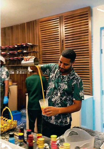 From fresh juice mornings to hot plates at lunch, cocktails at sunset, and fine dining under the lights. 🍹☕✨ Your all-day spot for breakfast, lunch, dinner, and unforgettable vibes. Come hungry, leave happy.