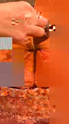 39K views · 417 reactions | Doar biscuiti si 2 creme: prajitura cu banane, fara coacere! Ingrediente: biscuiți - 250 g unt topit - 100 g pentru cremă 1: ouă - 3 buc esență de vanilie - 10 ml zahăr pudră - 100 g amedon - 40 g unt - 100 g lapte - 800 ml banane - 250 g LA FRIGIDER 1 H pentru crema 2 : lapte - 300 ml praf de cremă pentru prajituri cu gust de vanilie - 80 g zahăr vanilat - 20 g frișcă - 200 ml LA FRIGIDER 2 H | Cookrate - Romania | Facebook