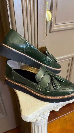 Green & Red: How Complementary Colours Create Confident Outfits