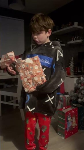 I'm so lucky getting an apple iPad😭#roblox #spongebob #hiphop #sehar #wgitachi #weddingproposal