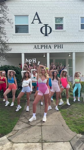 Girls Just Wanna Go APHI!🤸‍♂️🛼 #alphaphi #rushtok #chicostate #fyp #2026
