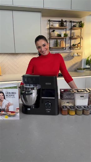 Sally (offizielle Seite) on Instagram: "Anzeige | Gewinnspiel | zum 4. Advent verlose ich heute eine Kenwood Cooking Chef Sallys Edition 😍 Diese wurde uns von unserem Partner @ramershoven.shop zur Verfügung gestellt. Dazu gibt es noch mein Buch Lieblingsrezepte, meine Vorratsdosen ( Quadratisch je 1x Small, Medium, Large + Rechteckig 2x Large + 6x Gewürzdosen) Um zu gewinnen dürft ihr: - die Frage beantworten: „Was würdet ihr als erstes in der Kenwood zubereiten? Warum soll die Kenwood bei dir 