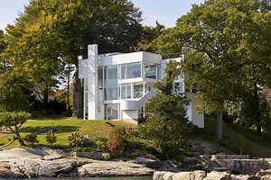 Growing Up in Richard Meier's Smith House: New Photography of a Masterpiece