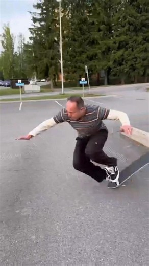 Few more clips from last street sesh. First attempt was not my best #hellsgate #thwackcamp #schaff