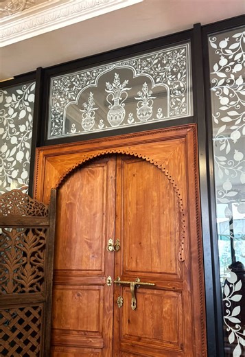 Henna Art by a Passionate Parisian Artist