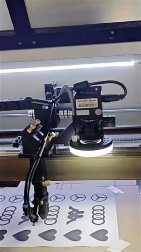 CO2 cutting machine equipped with a CCD displays the processing results of cardboard. #lasercutting