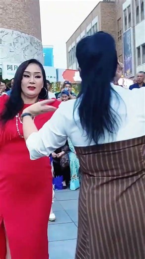 #Xinjiang's graceful dance moves #Dancing with youthful energy and boundless vitality #titaniumyoyo