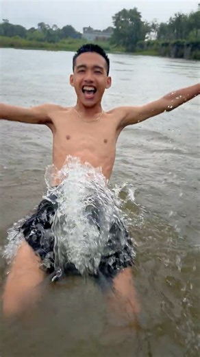 The Funniest Underwater Singing Ever! 😂🎶