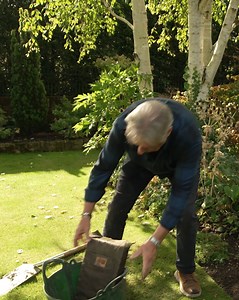 15K views · 529 reactions | Want that showstopping spring colour in your borders? Skip the singles! I always plant miniature Narcissi in generous clumps (I used nine here!) to get that massive visual impact. Remember: Plant bulbs about three times their depth and space them an inch or two apart to allow for growth over the years. #GardenBorders #Narcissus #Daffodils #SpringFlowers #GardeningInspiration | Gardening With Alan Titchmarsh | Facebook