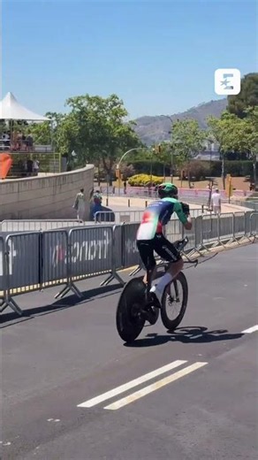 🚴🏻 Paul Seixas prêt pour sa première journée sur le Tour de France ! #cycling #tourdefrance #seixas