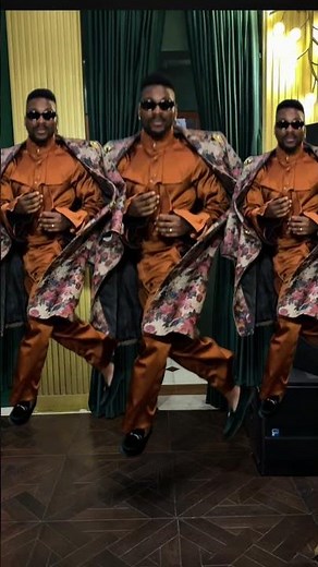 A quick GRWM moment with Tobi Bakre before the BEHIND THE SCENES premiere.🔥