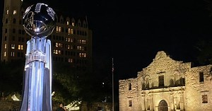 LIVE UPDATES: No. 20 Texas battles No. 12 Washington in the Alamo Bowl