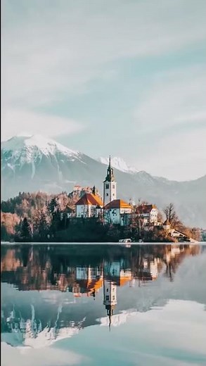 Photoshop Tutorial: Best Way to Make Water Reflection!