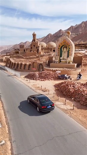 “Flaming Mountain”: One of the "hottest" places in #China The surface temperature of the Flaming Mountain could record a barely believable temperature of 80℃! Why's the place so hot? Sitting in the middle of the Turpan Basin (#Xinjiang), which is the lowest point of the Chinese mainland, it has a height difference of over 5,000 m with the surrounding mountains. Hot air is trapped in the basin, making it one of the #hottest place at the same latitude. #chinatravel | T-Time HK