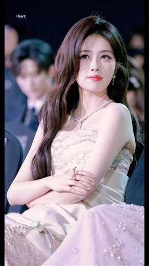 微博电视剧 on Instagram: "颁奖+坐席🫶 ⋆⌁⌁⌁❤︎⌁⌁⌁⋆ 🌟 鹿茸 🌟鹿依心飞，茸光相随 🌟 🌟 本名：#白梦妍 🌟 生日：1994年9月23日 🌟 🌟 小助理：呵呵｜何菡丹｜今天白鹿加鸡腿了吗 🌟 🌟 资讯站：白鹿资讯站 🌟 🌟 牛奶皮肤白梦妍 绝世美女白梦妍 仙女下凡白梦妍 🌟 🦌待播剧： 🌟【 唐宫奇案之 #青雾风鸣｜李佩仪 】 🌟【 #莫离｜叶璃 】 🦌综艺： 🌟【 #奔跑吧 天路篇｜#白鹿 】 🦌专辑歌曲： 🌟【 谁是你朋友 ｜#白鹿｜周翊然 】 🌟【 My Odyssey ｜#白鹿 】 🌟【 FLY｜多用力寻找自我｜夜空寻游｜#白鹿 】 🌟【 在加纳共和国离婚｜#白鹿｜曾舜晞 】 🌟【 唯一｜#白鹿｜曾舜晞 】 🧹妲喜 👯‍♀️ 霍璇｜乐蕴 👸🏻 无双 💋 路招摇 🇨🇳 谢襄｜谢良辰 👩🏻‍💻 刑运 🐉 龙傲一 🐏 江君 🌷 林少春 🎙️ 时宜 ⑪ 漼时宜 👮🏻‍♀️ 夏洁🧚‍♀️ 黎苏苏 🌫️ 叶夕雾 🐚 桑酒 ❄ 姜雪宁 📖 郑书意 🌻 夏凤华 🌟 白烁 ✨ 