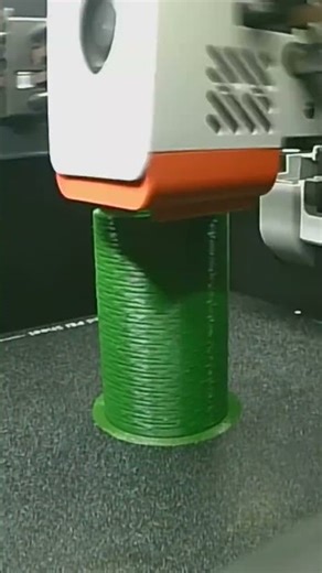 A nice 3D Printet slinky spring #3dprinting #3dprint #3dprinted #3d
