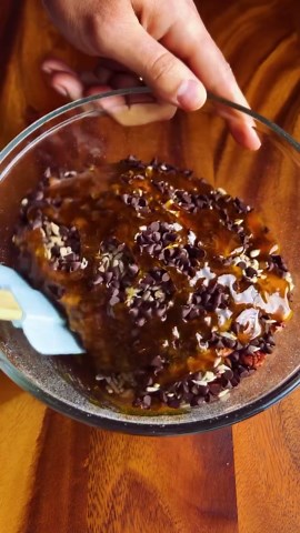 Misha on Instagram: "Yummy High Protein Granola Cups 😋 Ingredients: - Raw Oats (1 cup) - Peanuts (1 cup) - Almonds (1 cup) - Pecans (1 cup) - Sunflower Seeds (1 cup) - Mini Chocolate Chips (1 cup) - Honey or Maple Syrup (3/4 cup - *edited from the original 1/2 cup since some people had issues with the granola binding together*) - Flaky Salt (1 teaspoon) - Canola or Coconut Oil (for greasing muffin tin) Directions: 1. Preheat oven to 325°F 2. Combine all ingredients minus the salt and oil into a
