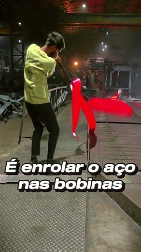 ☠️ Possibly the most dangerous job in existence, would you have the courage to do it? #curiosities