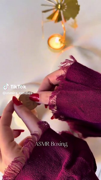 Packing my handmade candles… soft, slow and satisfying 📦🕯️ . . . . . . . #asmr #giftideas #candles #christmas #satisfyingvideos