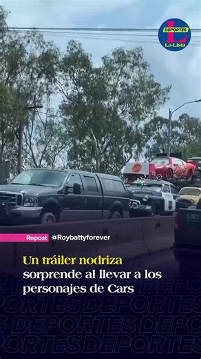 Automovilistas fueron sorprendidos por un tráiler nodriza que llevaba ni más ni menos que a los personajes de la película