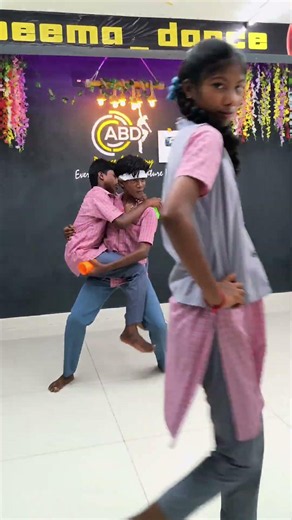 Everything looks double when you're drunk 🤣🤣🤣🤣#abd #dance #viralvideo