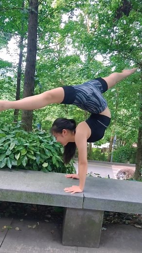 Twist the waist 180 degrees💕👍. #flexibility #contortion #tiktok #fyp #flexible #flexiblechallenge #flexiblegirl #contortionchallenge #contortionist #acrobaticsgirl #skill #soft #dance #beautifulgirl #acrobatics