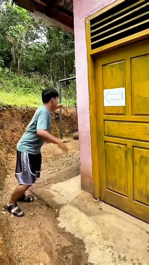 Monster stroberi naik mereta api