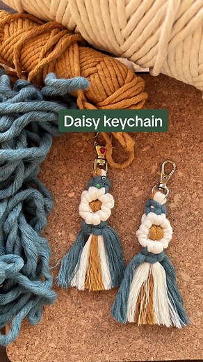 Step-by-Step Daisy Keychain Tutorial