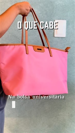 SANTA LOLLA TERESINA on Instagram: "O que você consegue levar na nossa Bolsa Shopper Universitária. Bolsa Grande De Nylon Perfeita para a Volta às Aulas 📚 cabe caderno, estojo e notebook. Em nylon R$199,90 cada Outros modelos a partir de R$249,90 Confira as cores disponíveis. #santalolla #piaui #teresina #voltaasaulas #bolsauniversitária #viral #Reels"