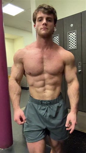 Reed Watterson on Instagram: "Save this workout if you’re hitting an upper day at planet fitness! Hits all upper body muscle groups, with chest and back being the primary focus. Full upper day. Different equipment than what I’m used to but it got the job done nonetheless. . . . . . #upperbodyworkout #upperbody #upperbodyday #bodybuilder #chestday"