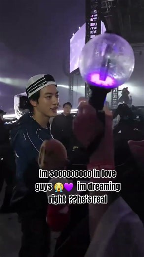 HE WAS SO CLOSE IWAS LIKE PLS TAKE ME WITH U #KIMSEOKJIN #taejin #kimseokjin #taehyung #seokjin #v