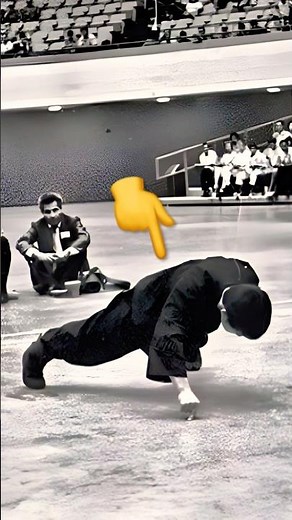 BRUCE LEE: Two Finger Pushups🔥 #shorts #motivation #brucelee