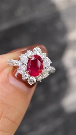 貝兒珠寶 on Instagram: "Fixed price: 18k gold unheated Burma Mogok pigeon blood ruby ​​oval ring. The 2.1ct unheated Burma Mogok pigeon blood ruby ​​features a vibrant and rich color with exceptional fluorescence and a glassy appearance. It is set with high-quality white diamonds, creating a refined and elegant look. GRS certificate included. Main stone 2.10ct, side stones 0.983ct, #14. Weight: 5.36g (Price upon request). 一口價 18k金無燒緬甸抹谷鴿血紅寶石橢圓戒指 2.1ct無燒緬甸抹谷鴿血紅，主石顏色鮮艷飽滿，超強螢光，玻璃體。高品質白鑽鑲嵌，上手精緻優雅，GRS證書 