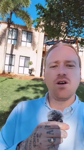 🤯800k in 4 years!!! 🏡 Purchased this gem well under market value, in a tightly held location, where people are renovating their homes.... This is the power of Assets.....🏡 It's not a brag, it's education. I hope it helps Need help - DM 📩 #property #wealth #growth #investing @piper.avenue.adv | Adam Piper