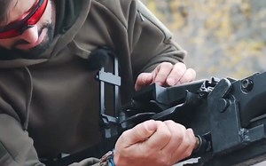 苏联DShK重机枪，堪称是装甲车的噩梦，因为它采用12.7mm口径弹药！