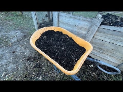 Making hot compost: Screening the compost: Vlog #423