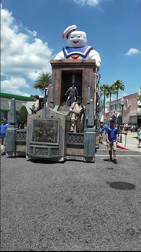 Universal Studios Mega Movie Parade Ghostbusters Float #universalparks #themepark