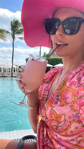 Taylor Cole on Instagram: "#IYKYK 😘 #FroséAllday #latergram❤️"