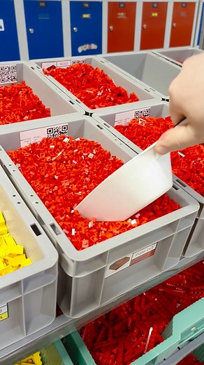 130K views · 1.3K reactions | Le doux bruit des briques LEGO... Elle va faire du bruit cette vidéo  #LEGOFrance #ASMR #LEGOASMR | LEGO | Facebook