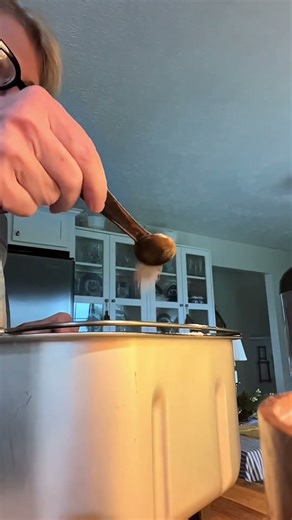 Homemade Hamburger Buns Recipe Using a Bread Machine #bread #hamburgerbuns