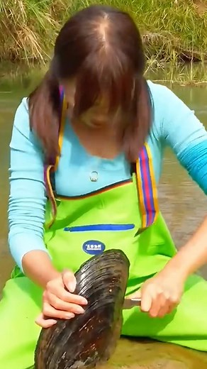 45K views · 544 reactions | Beautiful pearls #pearls #jewelry #fashion #pearl #handmade #earrings #jewellery #necklace #gold #pearlnecklace | Pearl Beauty | Facebook