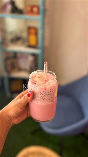 Rj Keerthi on Instagram: "VIRAL MAGIC MILK SHAKE Ever poured milk and watched it change colour like magic? This isn’t a filter. This isn’t food colour. This is pure kitchen science. I’ve explained the full why behind this colour change in the video. Not just what to do. But what’s actually happening inside the glass. ❤️ Like if food science secretly excites you more than fancy recipes. 📌 Save this for the day you want to impress kids, guests or yourself. 🔁 Repost this if you love simple kitche