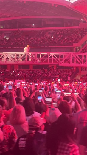 A second footbridge has landed at Adelaide Oval 🚨