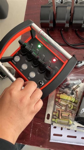 5-way remote controller proportional valve test delivery,Crane wireless proportional valve remote control factory,12v24vWireless proportional remote controller of crane,Elevate control with crane remote control! Experience precision and safety at your fingertips，Manual operation and remote control 500 meters The manufacturer of crane wireless remote control supports customization, preferential price and guaranteed quality, and sincerely invites agents from all over the world.#crane #cranetruck #