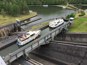 Train forestier et plan incliné pour une journée inoubliable