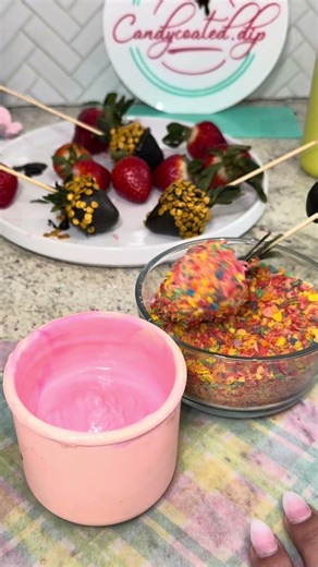 Fruity Pebbles Chocolate Covered Strawberries 🍓 | Colorful Dessert Idea