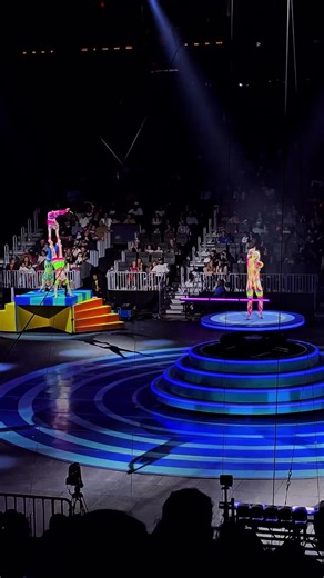 Contortion 🤸‍♀️ Triple balance 😳 Jordan McKnight & Trio Nova 🎪 Ringling Bros. & Barnum & Bailey 📸🎥 ArtsGuruTV #RinglingBros #JordanMcKnight #TrioNova #CircusAct #EnchanterDancer