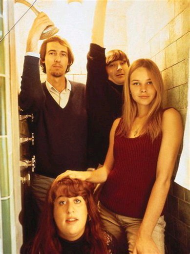 The Mamas And The Papas - California Dreamin, 1966. #themamasandthepapas #californiadreamin #hippie #psychodelic #rockandroll
