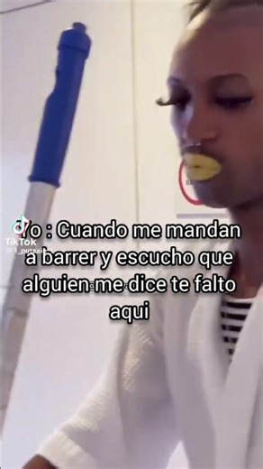 yo barriendo casa #humor
